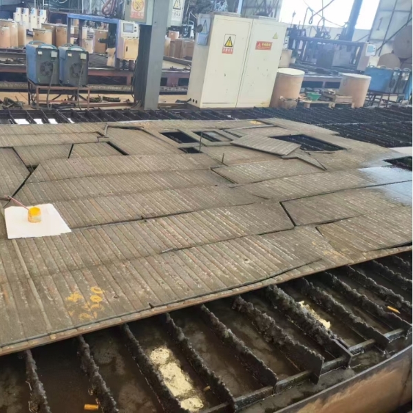 信鉻復(fù)合耐磨板